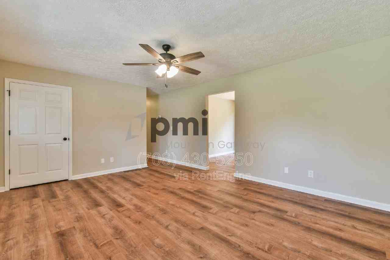 138 Sunset Oaks Dr - Photo 5 of 32