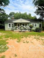 featured image of 1302 Robbins Dr
