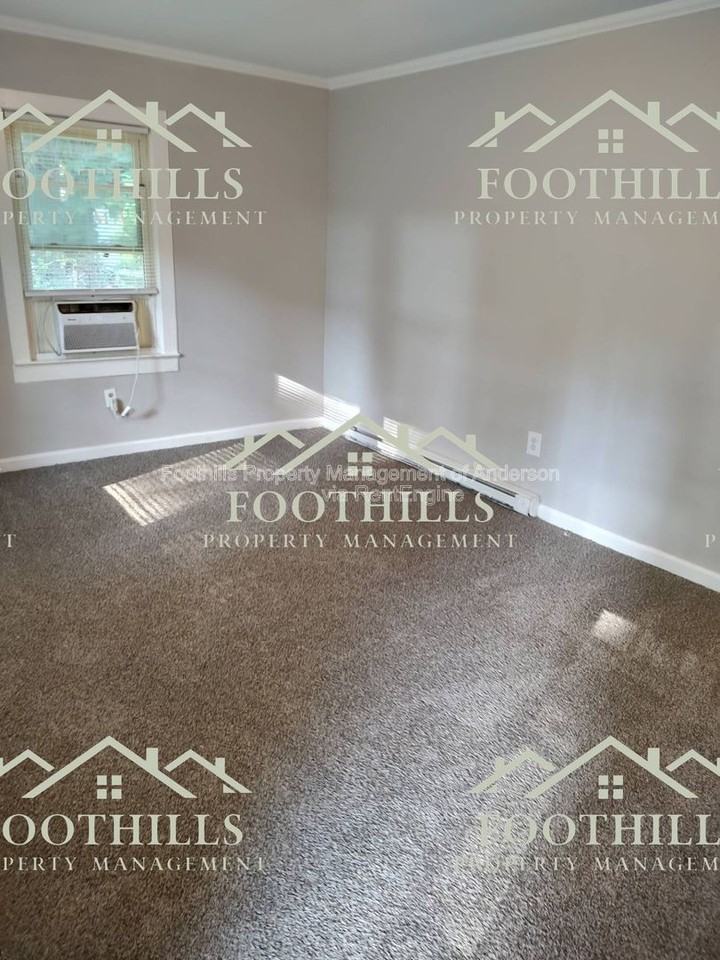 1302 Robbins Dr - Photo 3 of 15