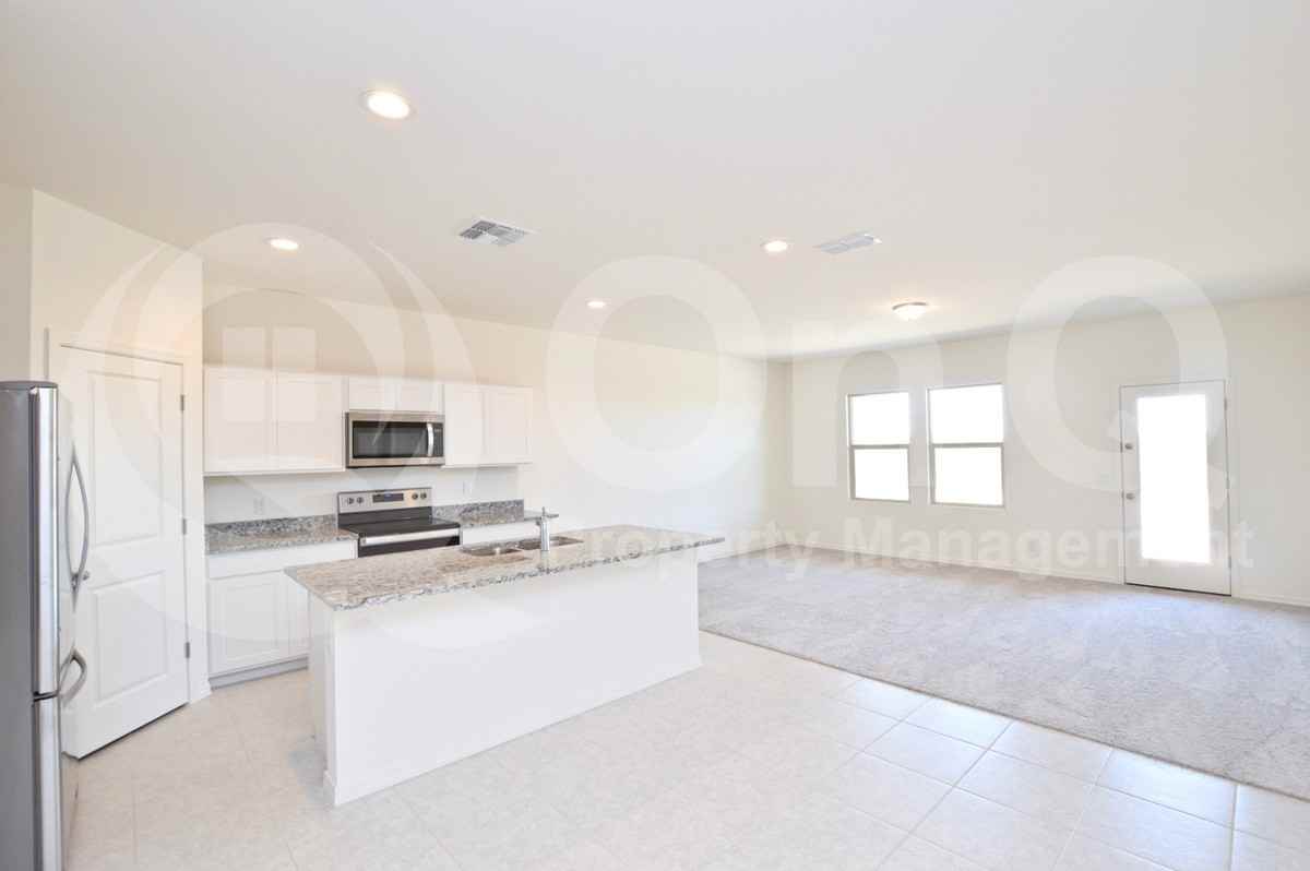358 S Borromeo Dr - Photo 3 of 20