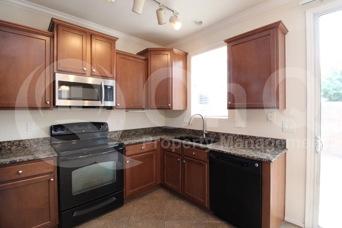 4273 E Oakland St - Photo 3 of 22