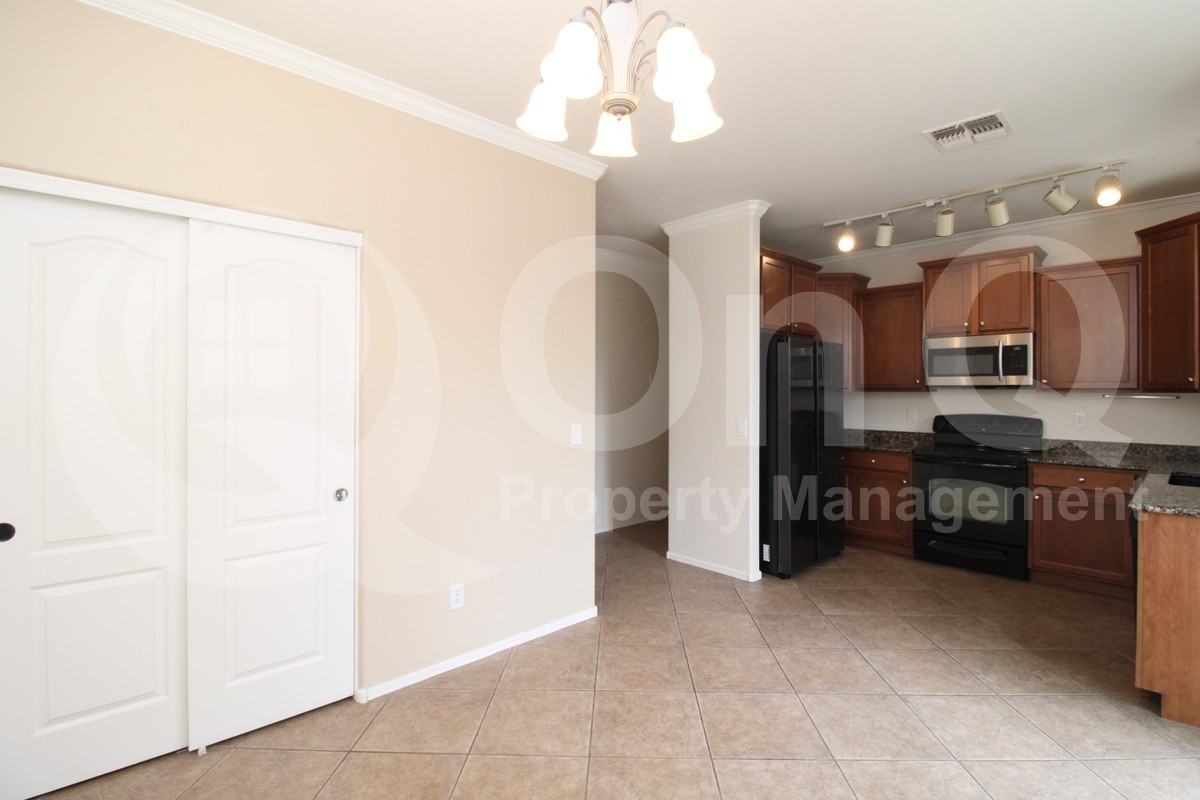 4273 E Oakland St - Photo 5 of 22