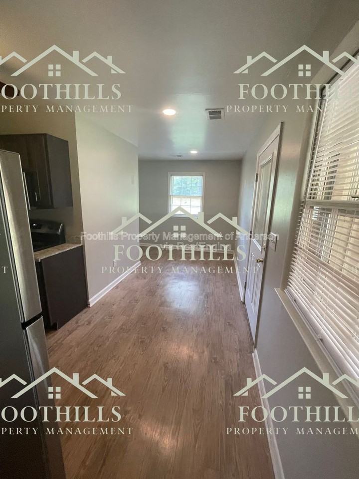 2505 Rolling Green Rd - Photo 4 of 13