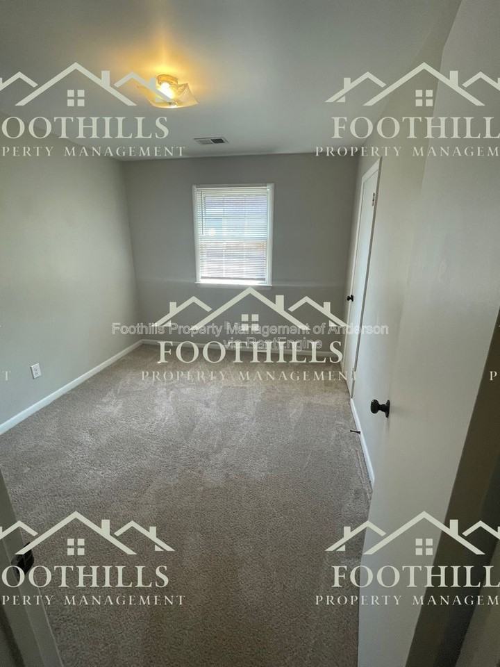2505 Rolling Green Rd - Photo 5 of 13