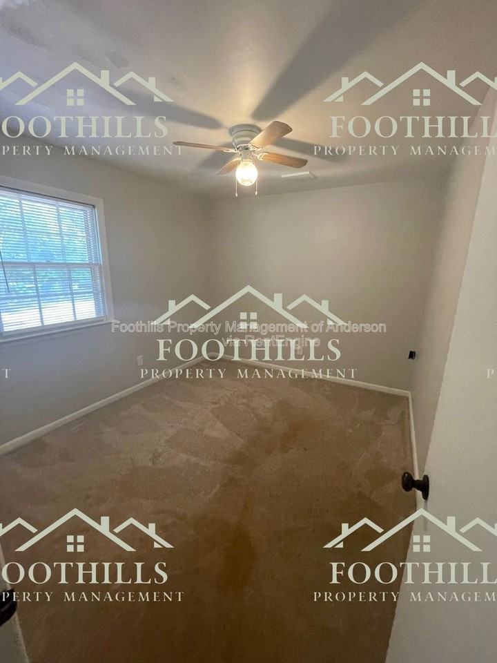 2505 Rolling Green Rd - Photo 6 of 13