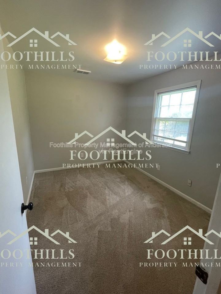 2505 Rolling Green Rd - Photo 7 of 13