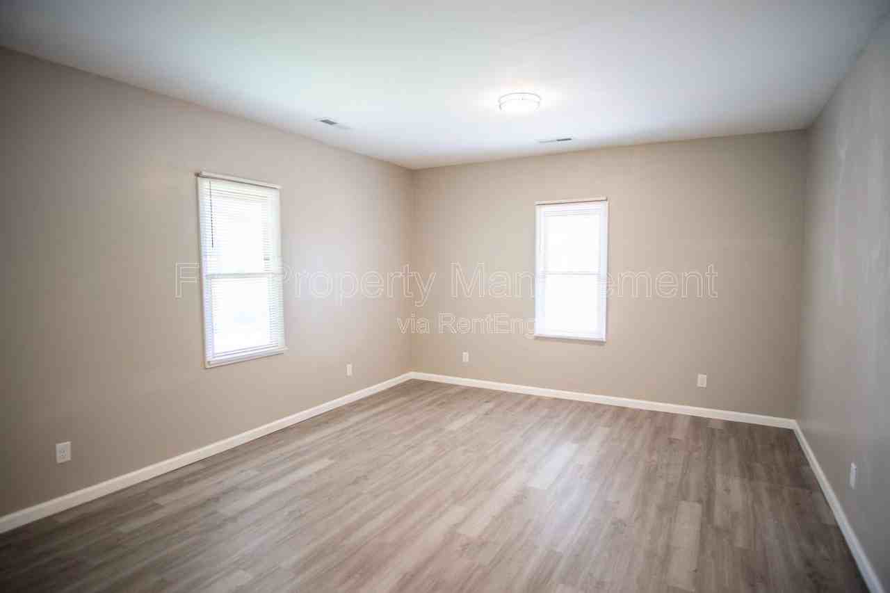 2453 E 5th Ave #2 - Photo 6 of 17