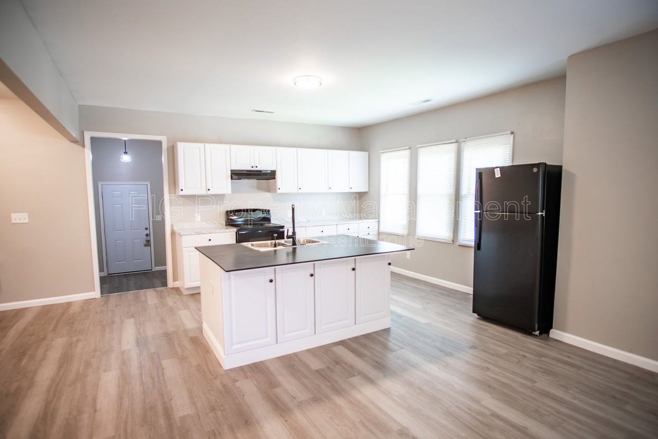 2453 E 5th Ave #2 - Photo 7 of 17