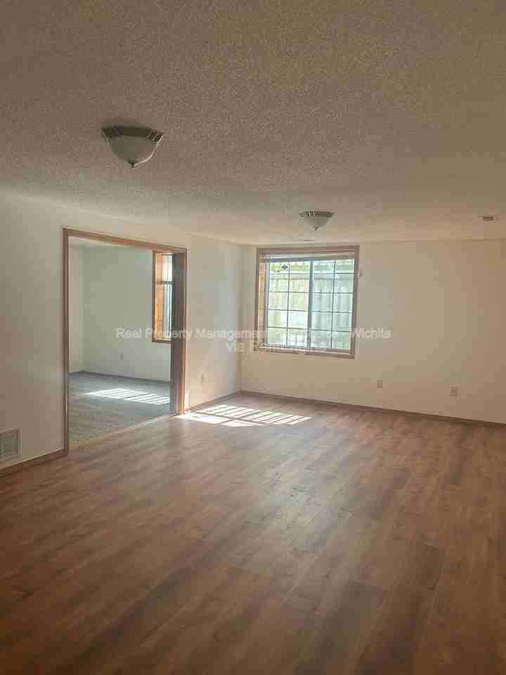 10805 E Funston St - Photo 5 of 34