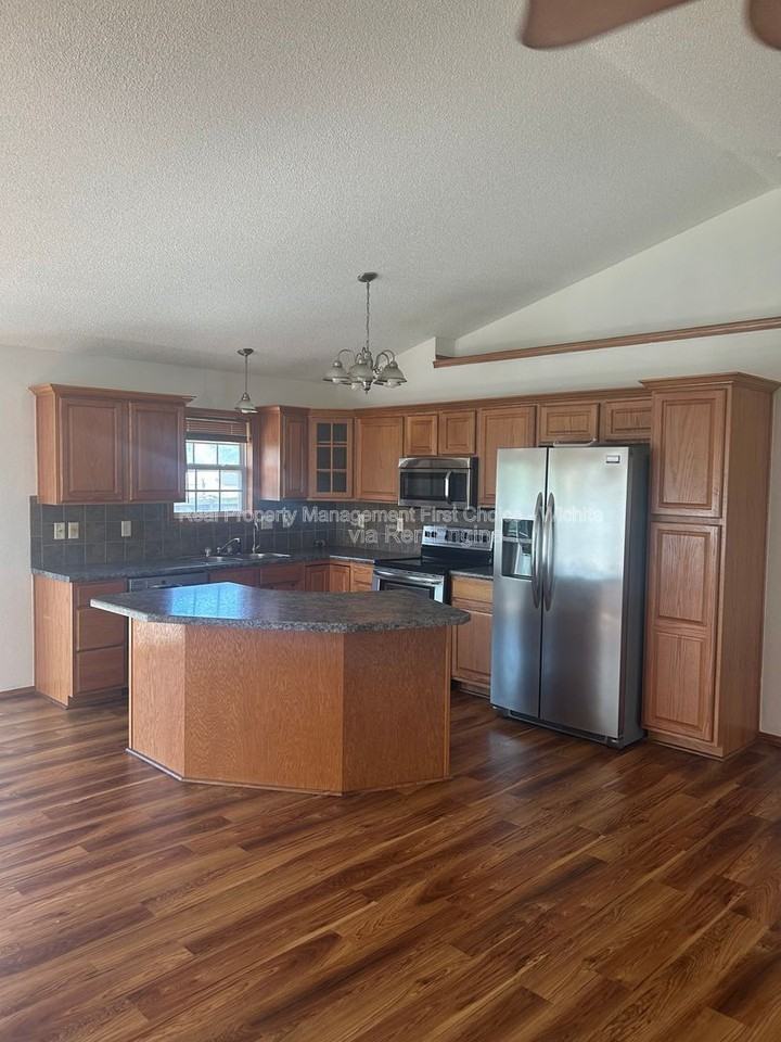 10805 E Funston St - Photo 7 of 34