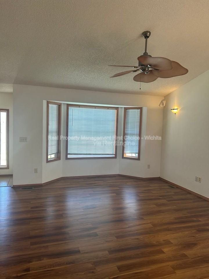 10805 E Funston St - Photo 4 of 34