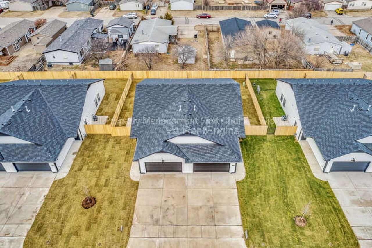 3410 W 45th St S - Photo 4 of 26