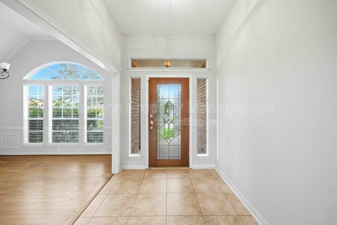 15911 Moon Rock Dr - Photo 4 of 41