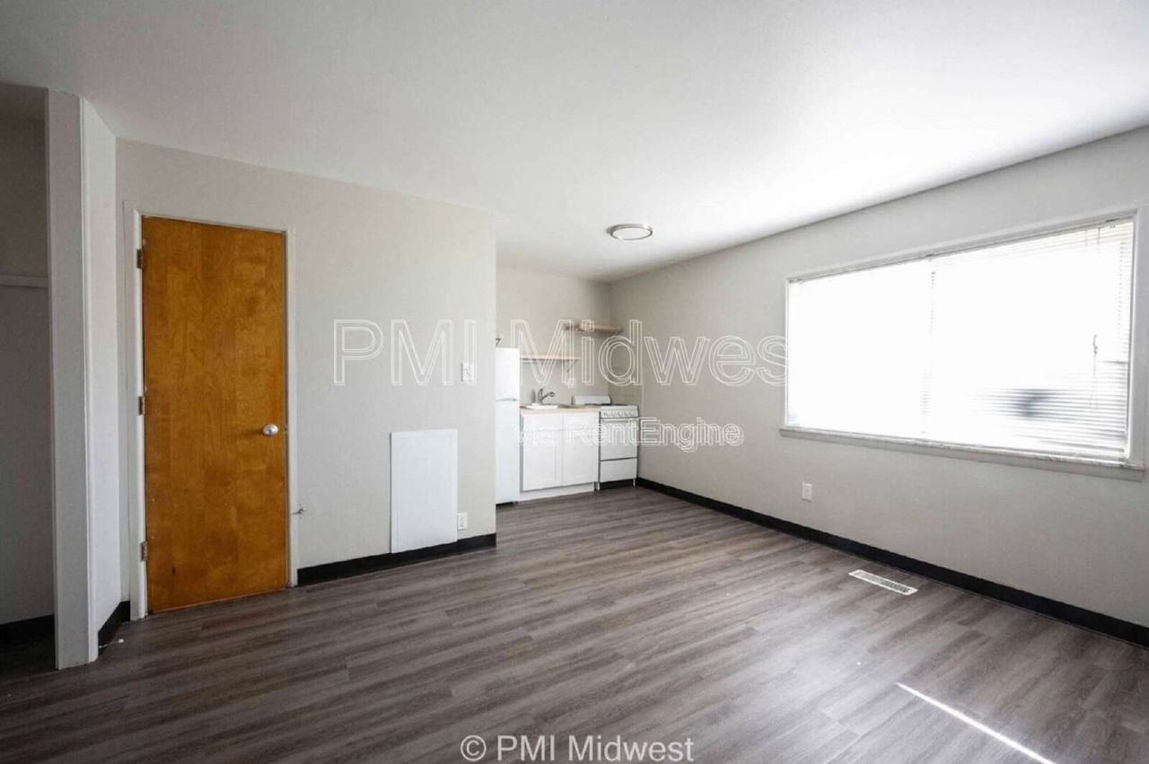 2215 E 56th St #3 - Photo 3 of 9