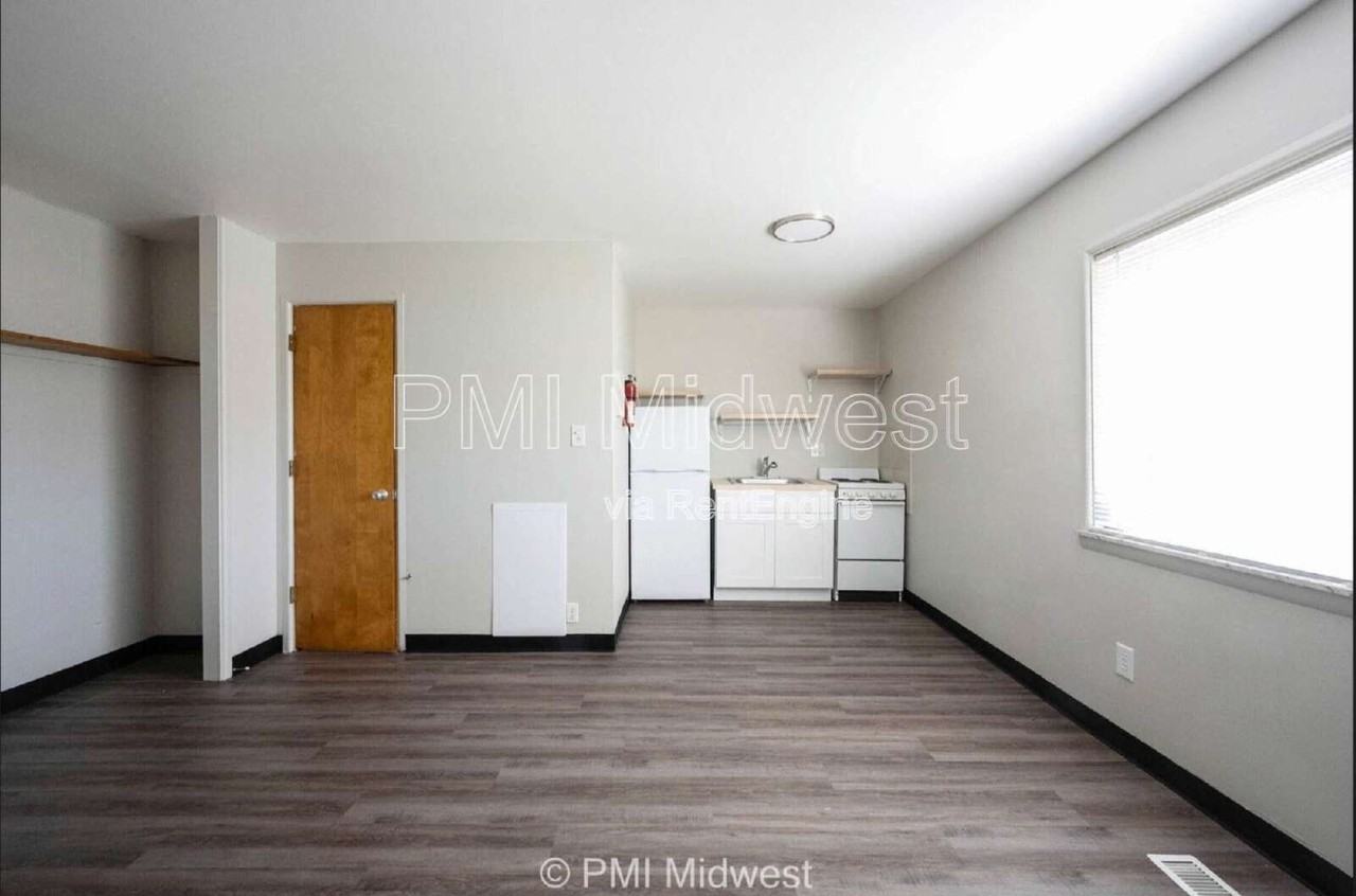 2215 E 56th St #3 - Photo 4 of 9