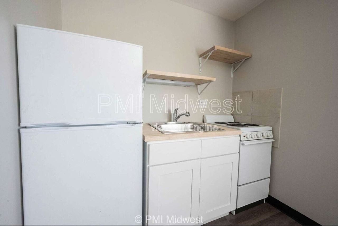 2215 E 56th St #3 - Photo 5 of 9