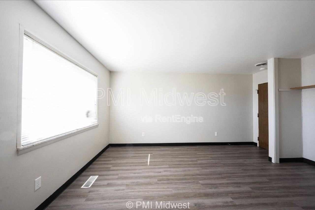 2215 E 56th St #3 - Photo 7 of 9