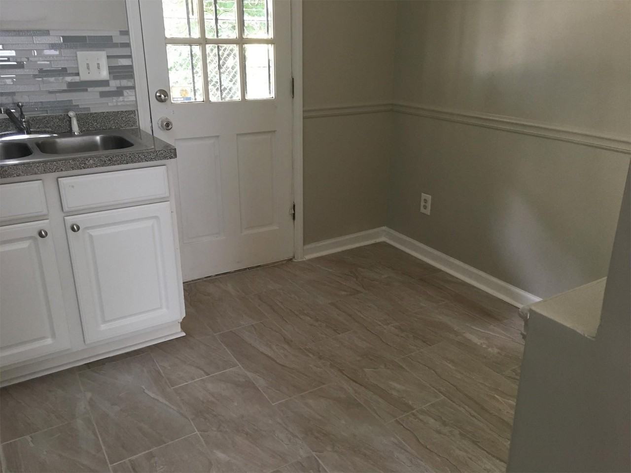 493 N Highland Ave Ne #20 - Photo 3 of 13