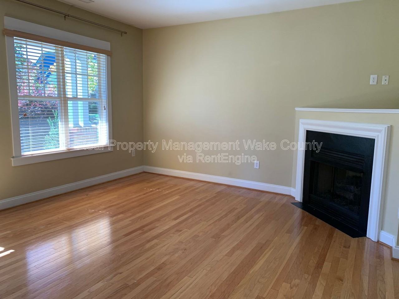 10813 Cokesbury Ln - Photo 4 of 29