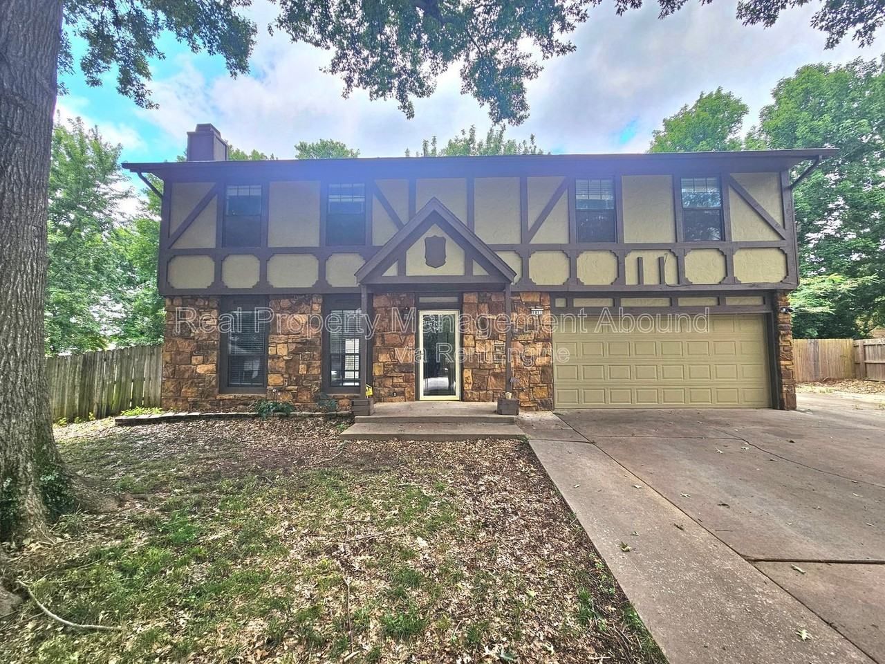 1811 W Gulfport Cir - Photo 3 of 9