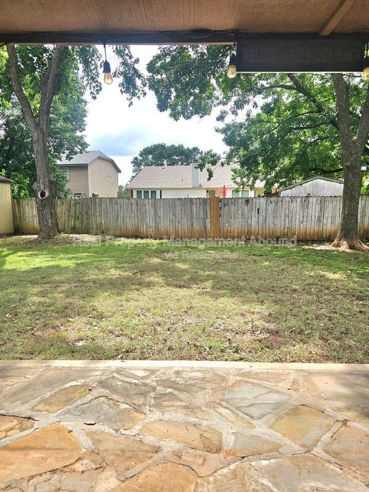 1811 W Gulfport Cir - Photo 4 of 9