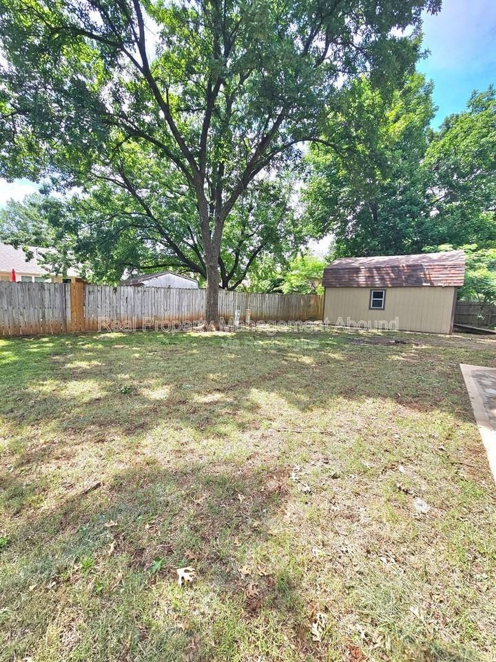 1811 W Gulfport Cir - Photo 5 of 9