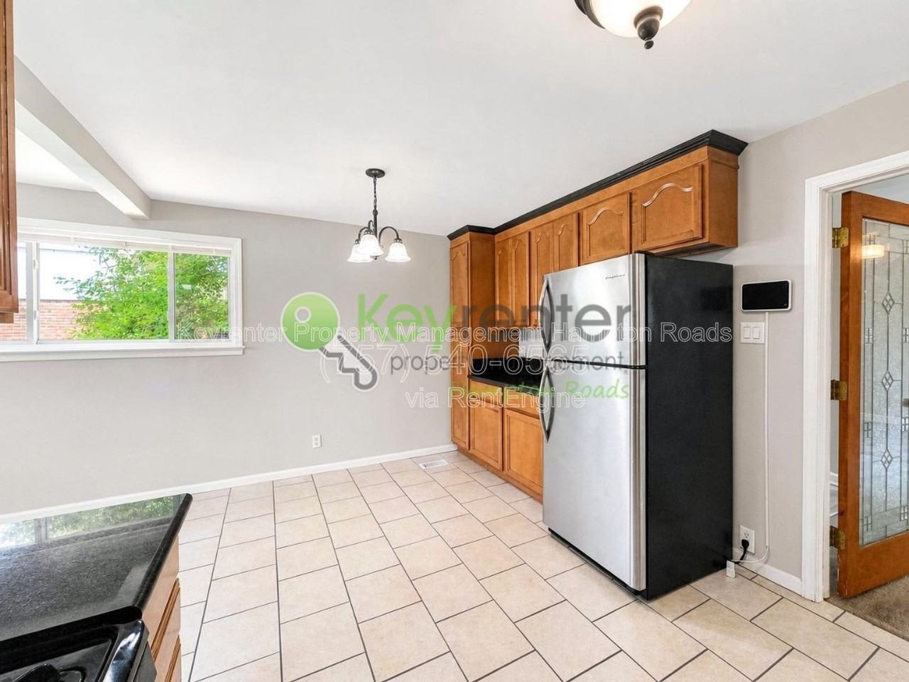543 Mclean St - Photo 4 of 24