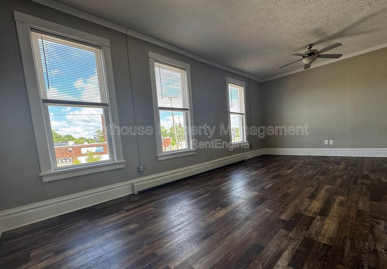 1145 3rd St - Photo 4 of 11