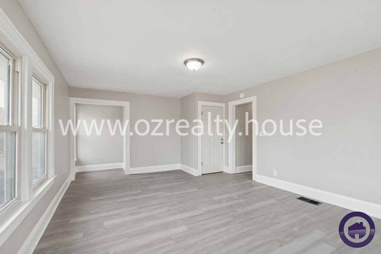 3241 Cherry St - Photo 3 of 21