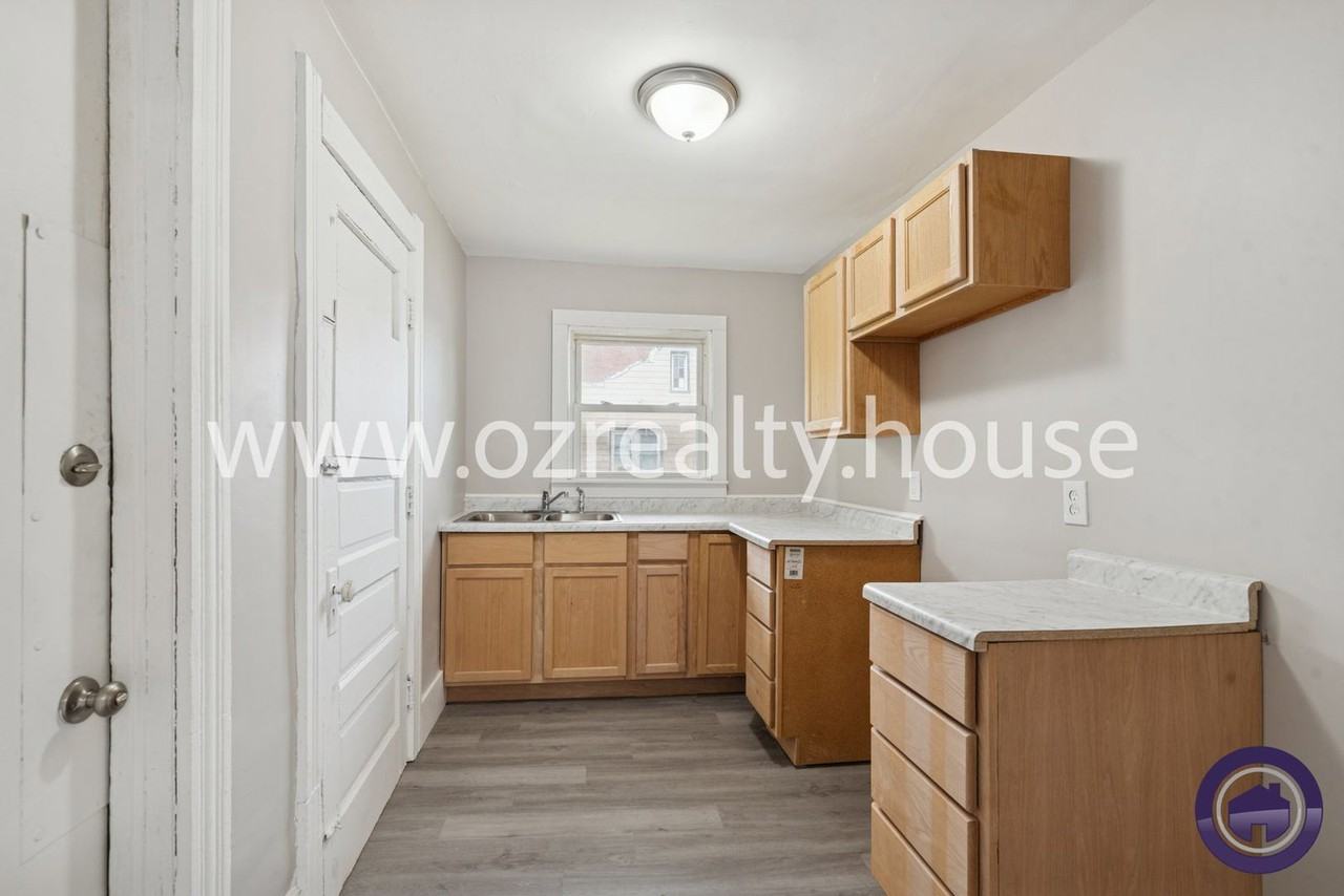 3241 Cherry St - Photo 7 of 21