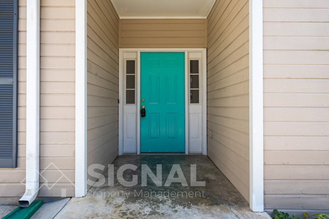 108 Spring Pl - Photo 3 of 27