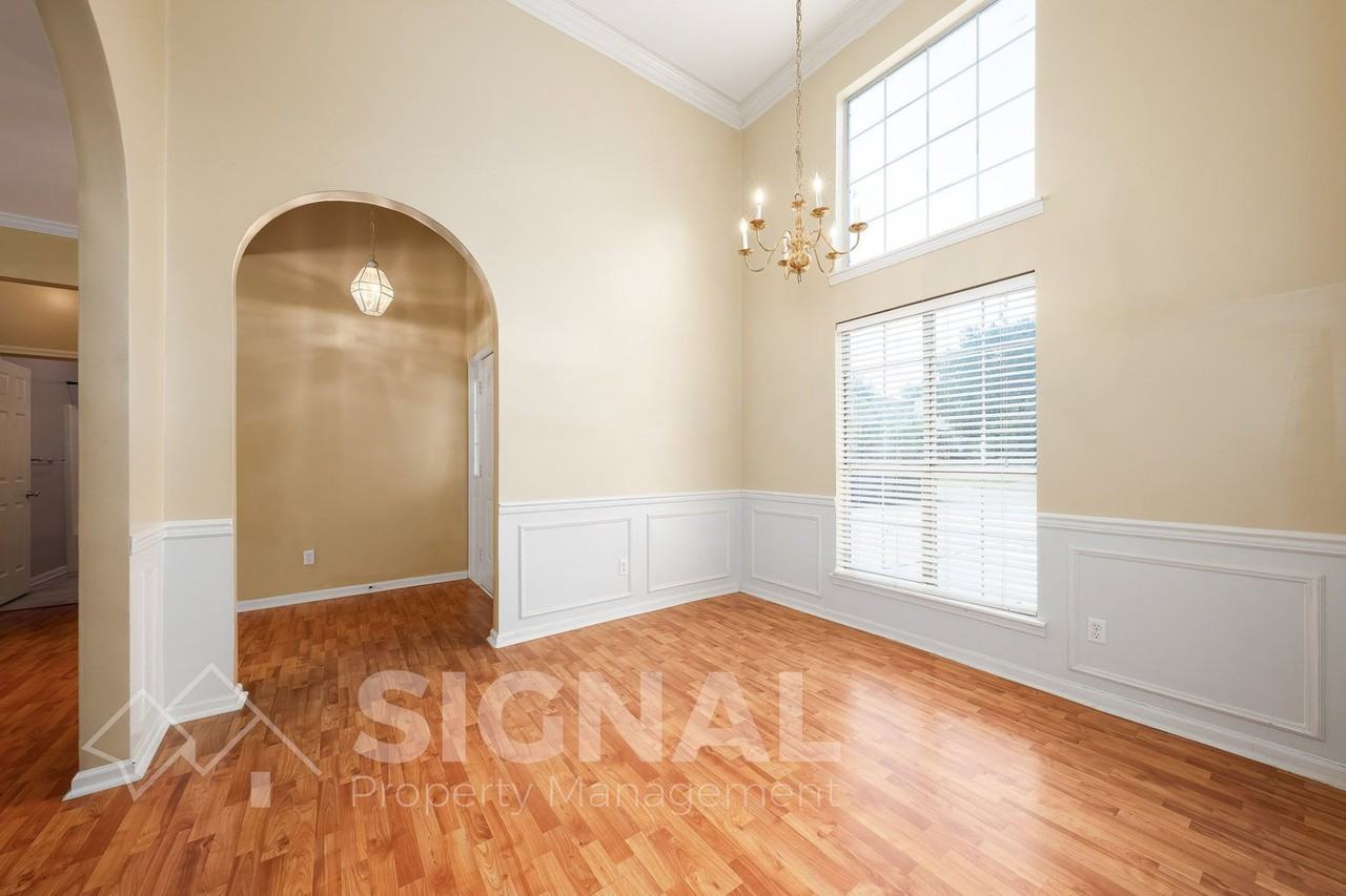 108 Spring Pl - Photo 6 of 27
