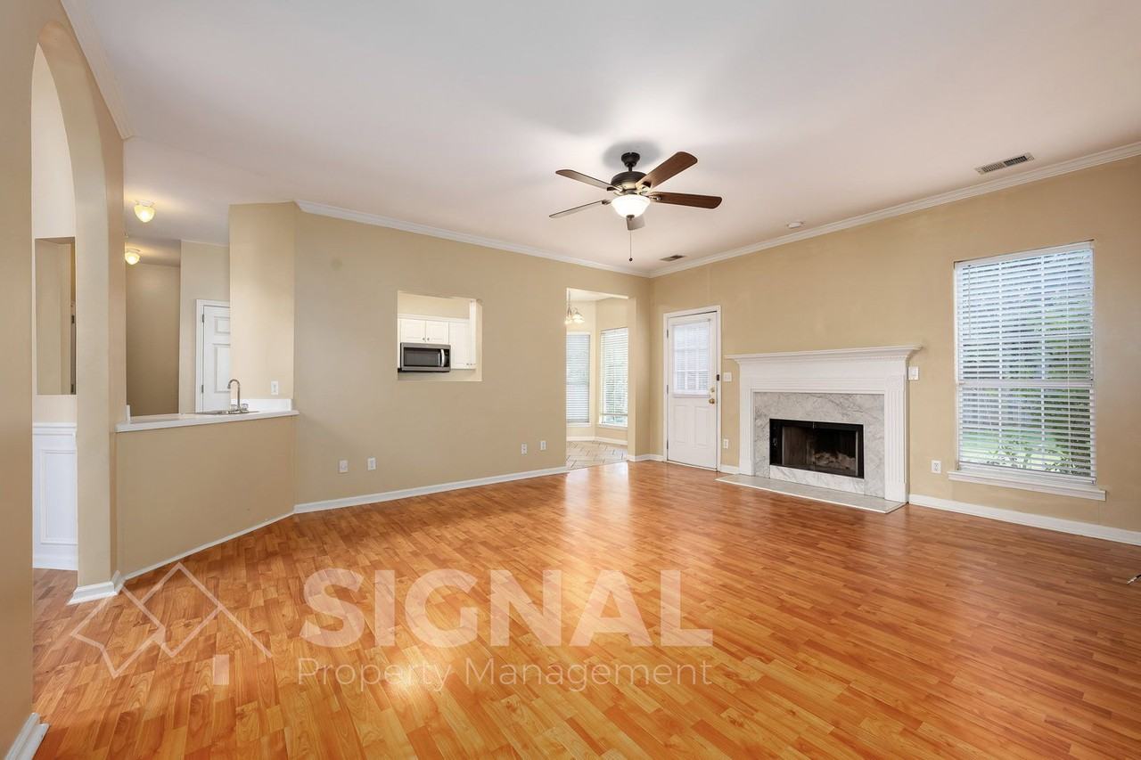 108 Spring Pl - Photo 7 of 27