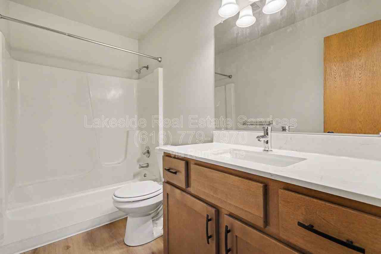 1013 36th St Sw #4 - Photo 4 of 42