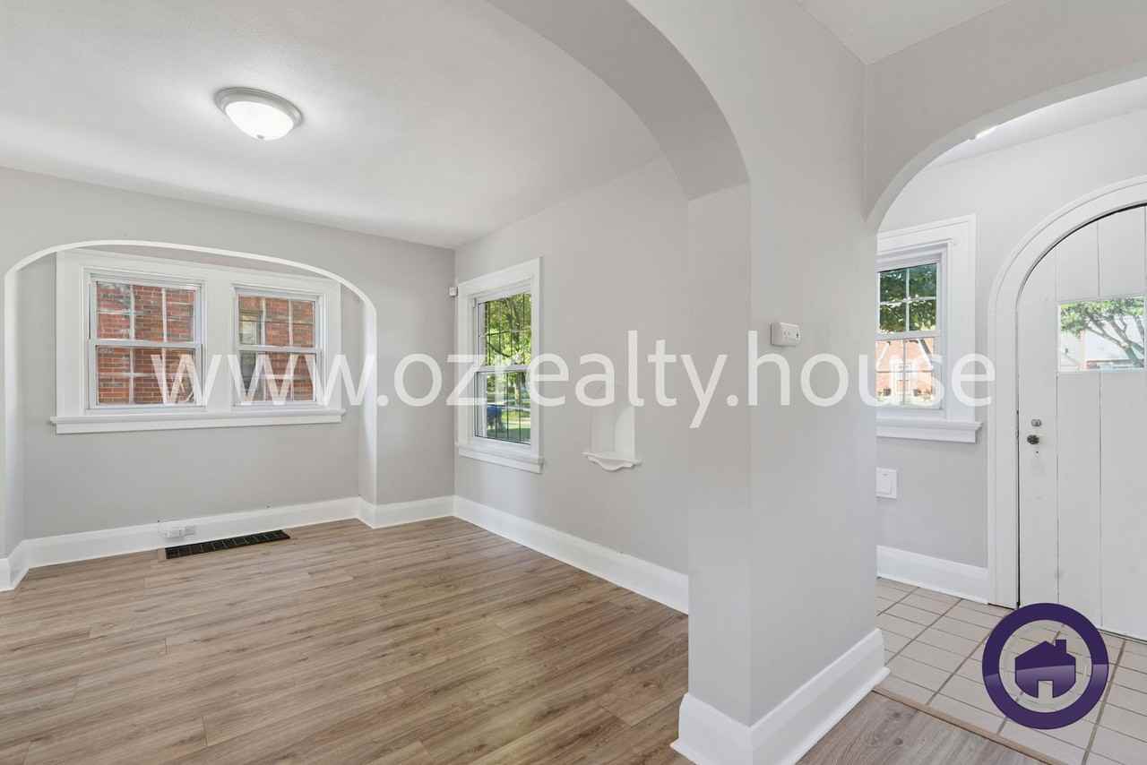 3756 Maxwell Rd - Photo 3 of 19