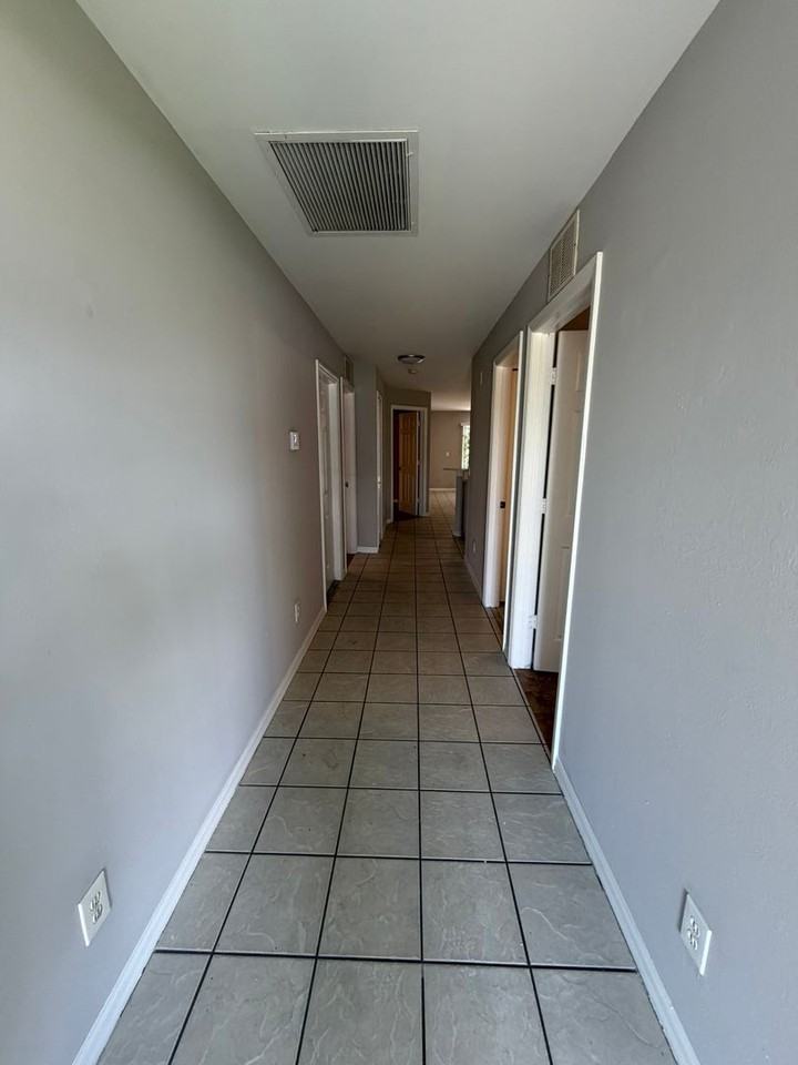 341 Harold Ave S - Photo 2 of 14