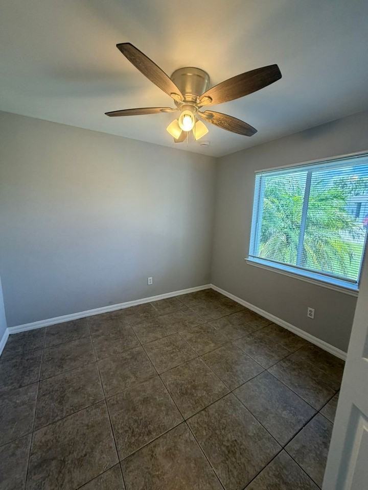 341 Harold Ave S - Photo 3 of 14