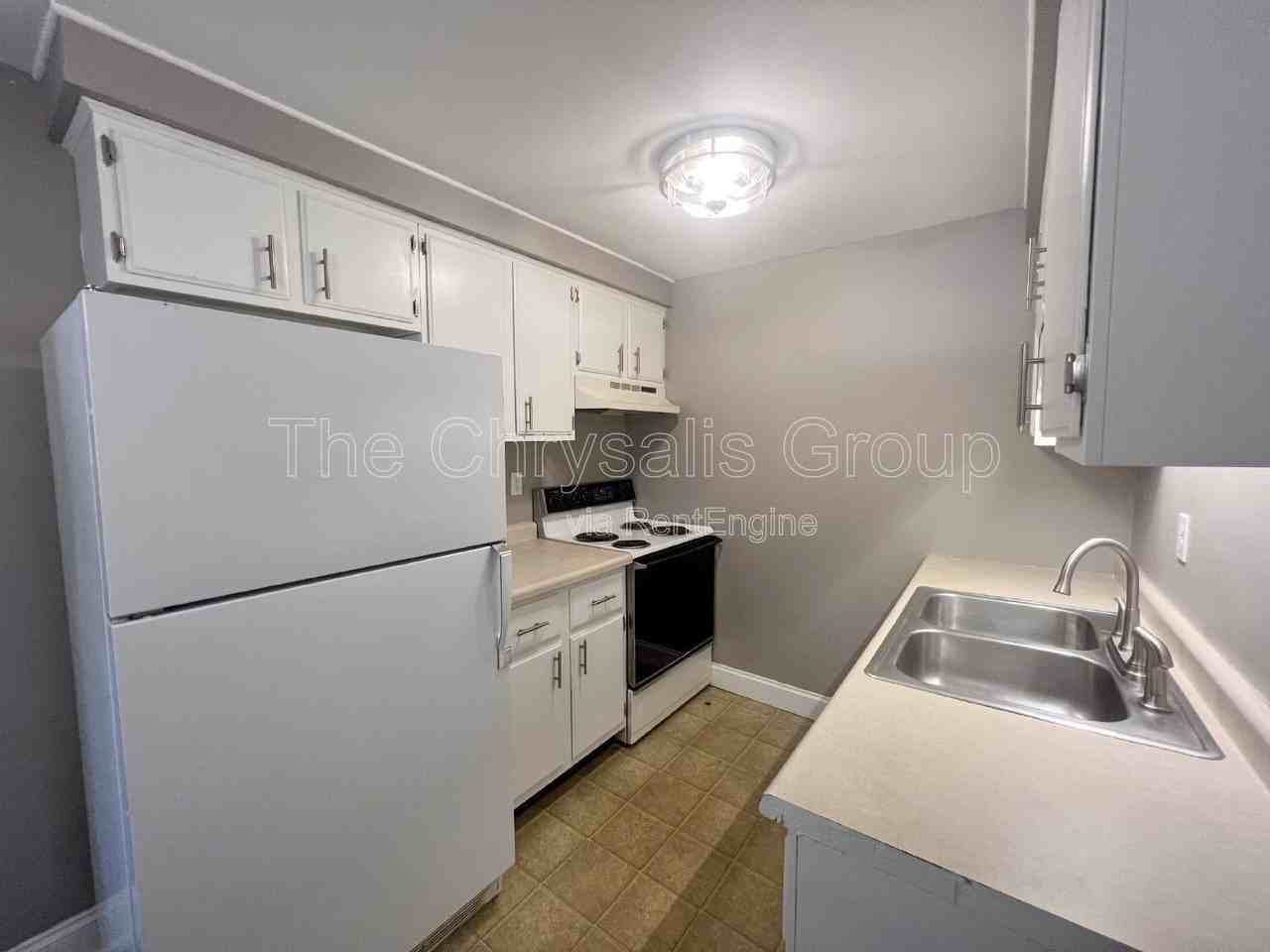 1444 State St #5 - Photo 4 of 13