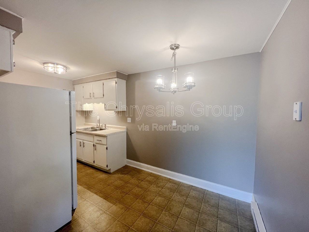 1444 State St #5 - Photo 5 of 13
