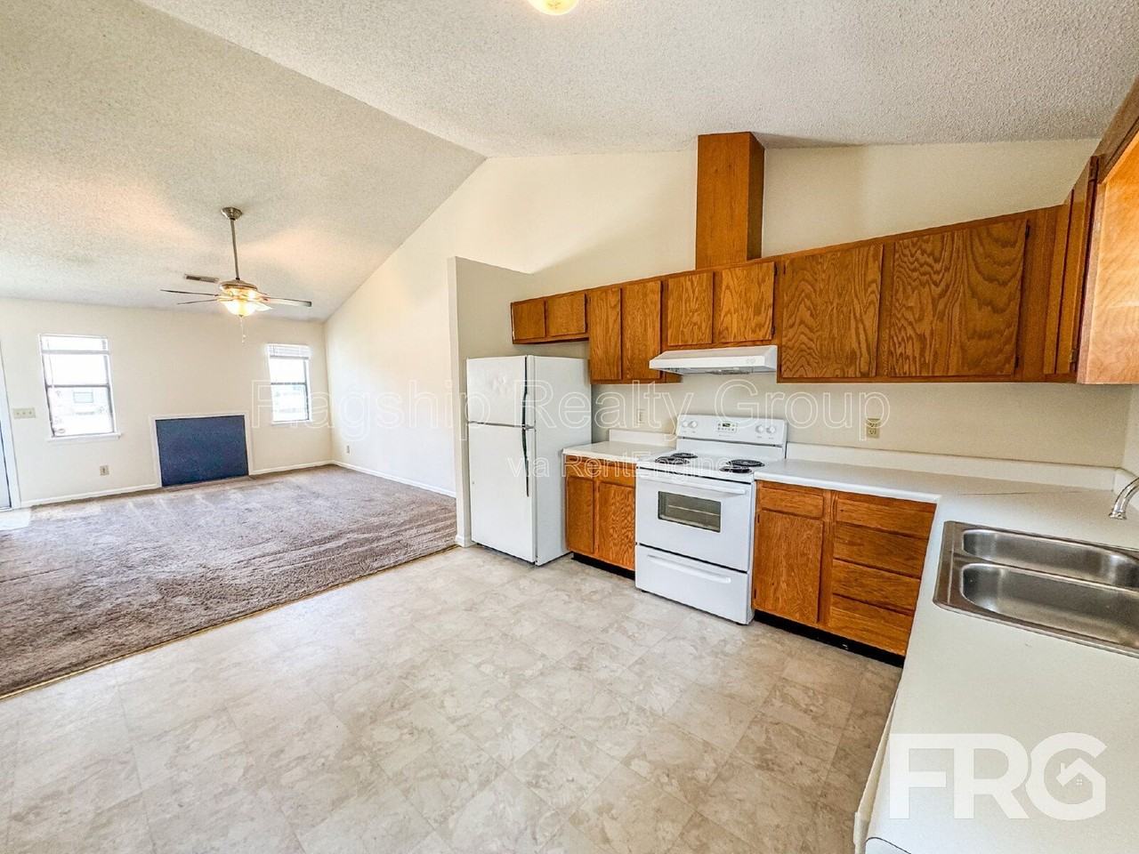 2108 E 3rd St #B - Photo 7 of 20