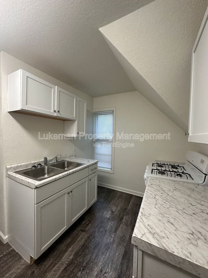 1315 Mills St #2 - Photo 5 of 12