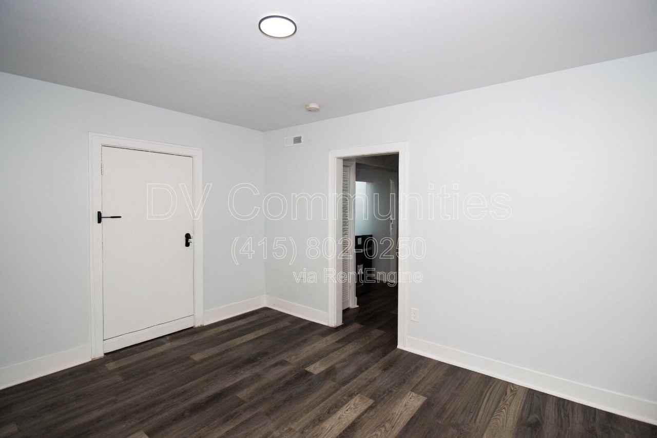 3300 E 149th St #10 - Photo 4 of 10