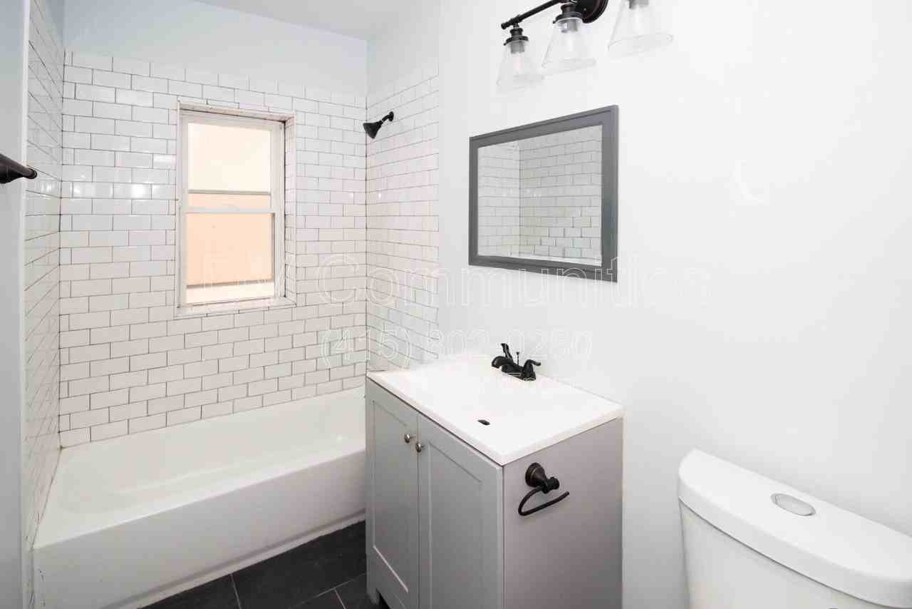 3300 E 149th St #10 - Photo 7 of 10