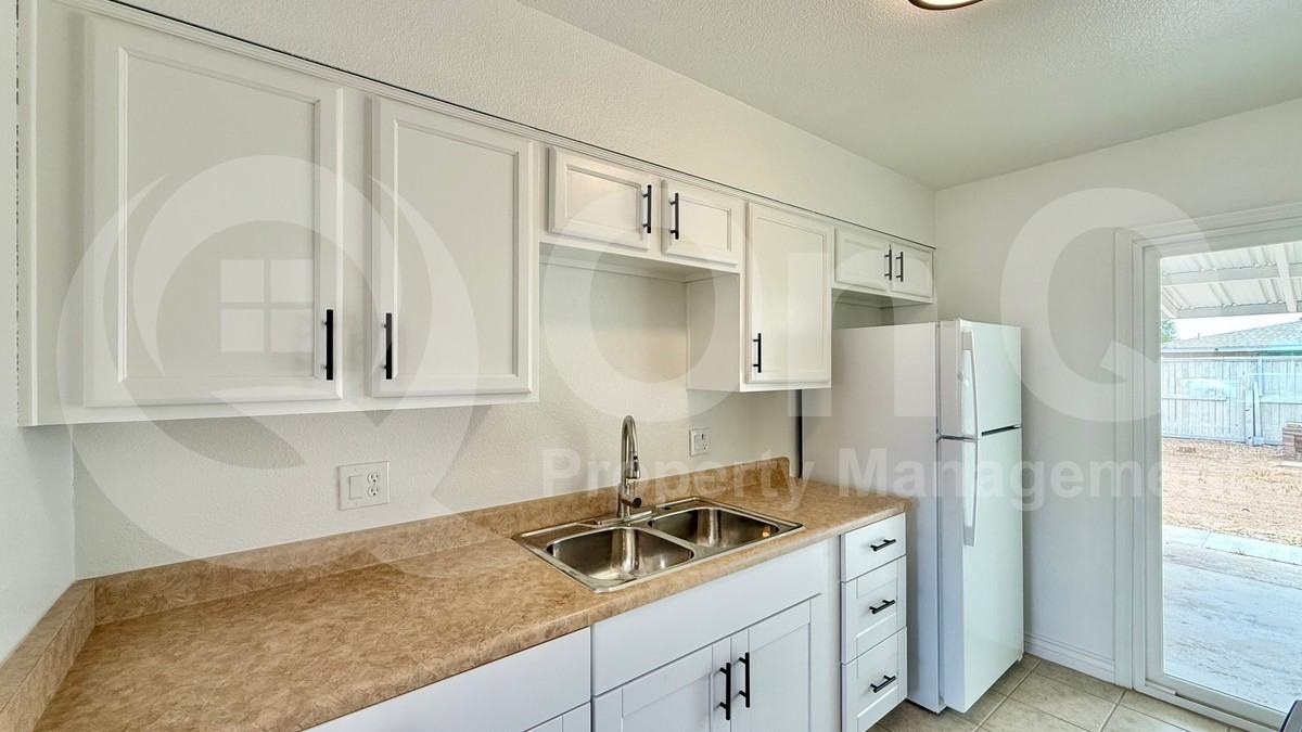 1043 E 10th Ave - Photo 4 of 23