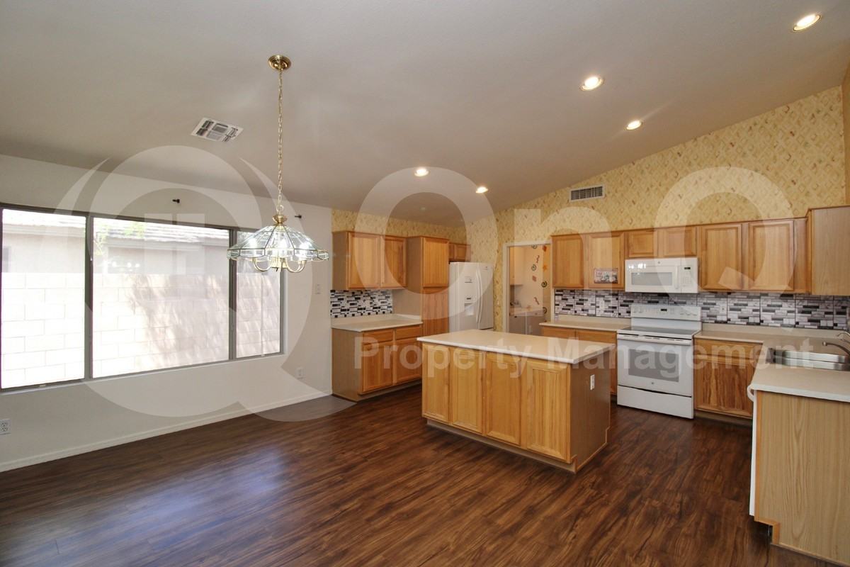 624 S 108th Pl - Photo 5 of 20