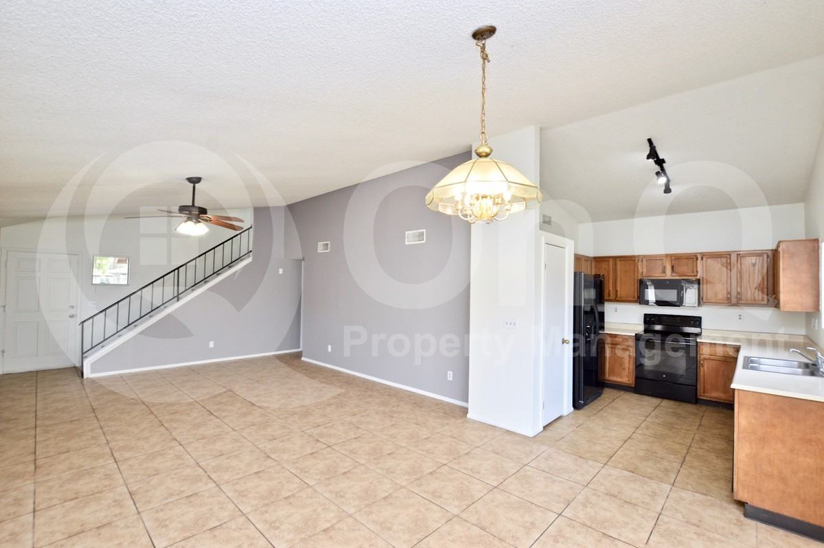 10026 W Roma Ave - Photo 6 of 21