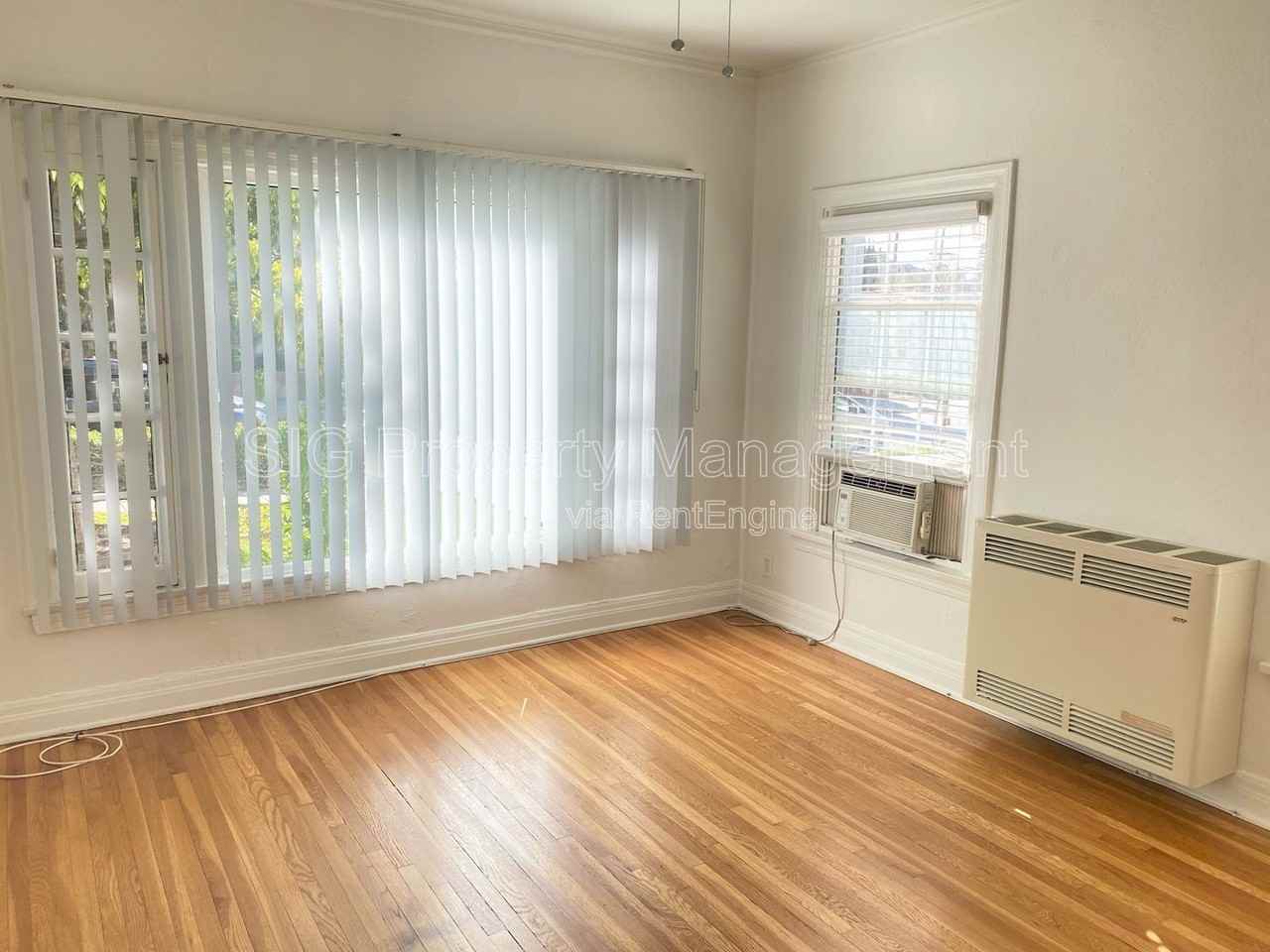 1157 N Maryland Ave #2 - Photo 2 of 11