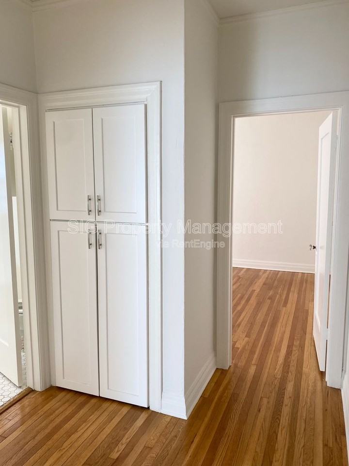 1157 N Maryland Ave #2 - Photo 4 of 11