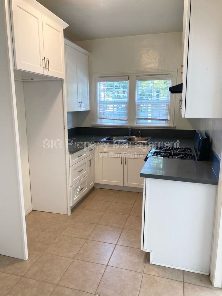 1157 N Maryland Ave #2 - Photo 7 of 11
