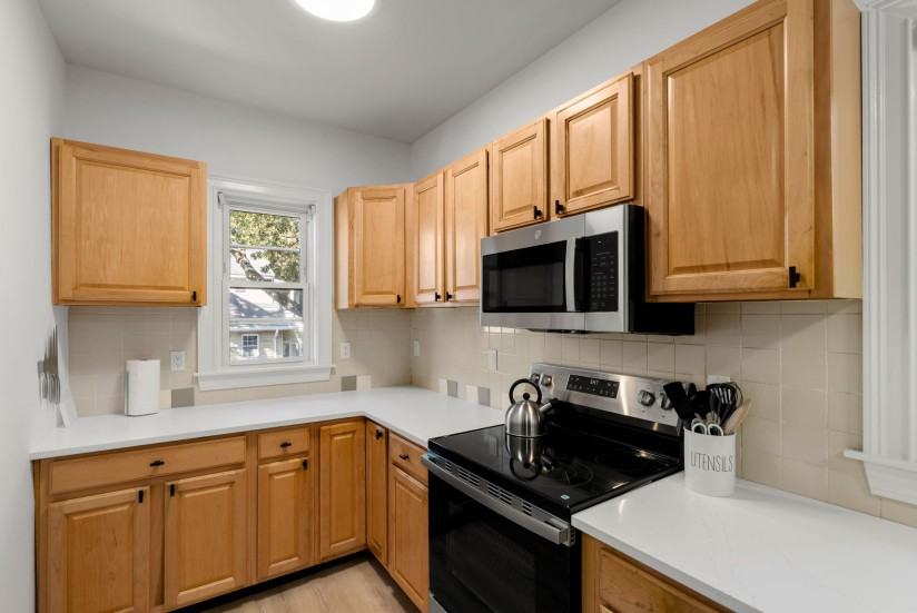 1 Bed / 1 Bath Apartment in Jamaica Plain - Photo 7 of 20